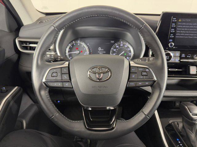 used 2021 Toyota Highlander car, priced at $42,900