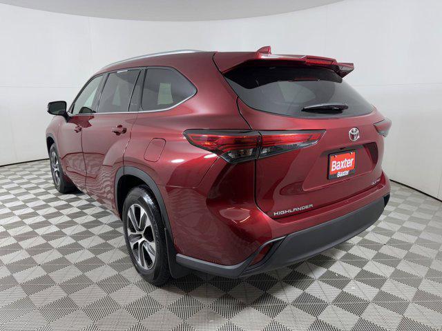 used 2021 Toyota Highlander car, priced at $42,900