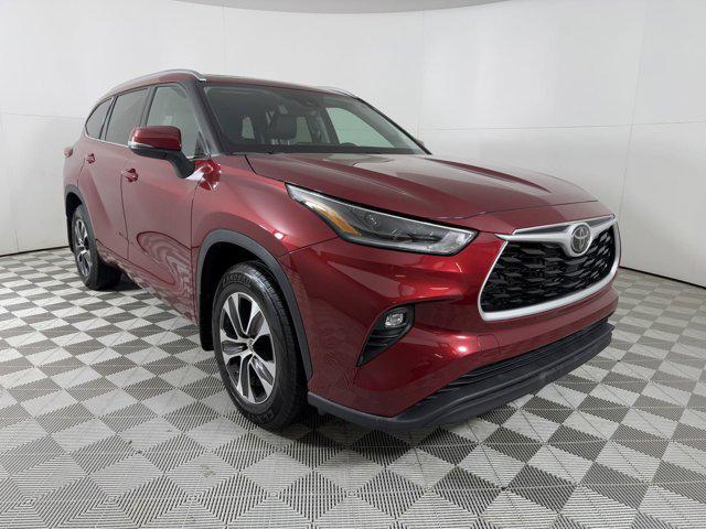 used 2021 Toyota Highlander car, priced at $42,900