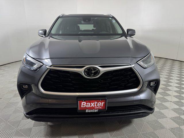 used 2023 Toyota Highlander car, priced at $39,000