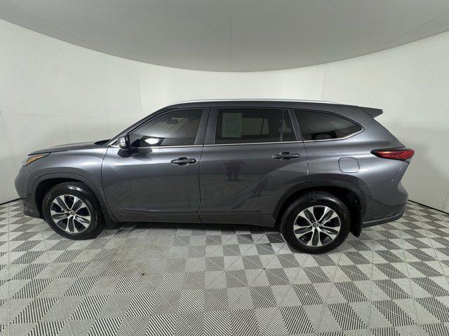 used 2023 Toyota Highlander car, priced at $39,000