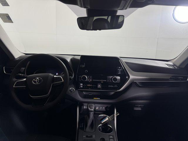 used 2023 Toyota Highlander car, priced at $39,000