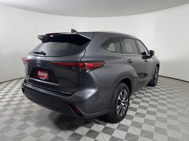 used 2023 Toyota Highlander car, priced at $39,000