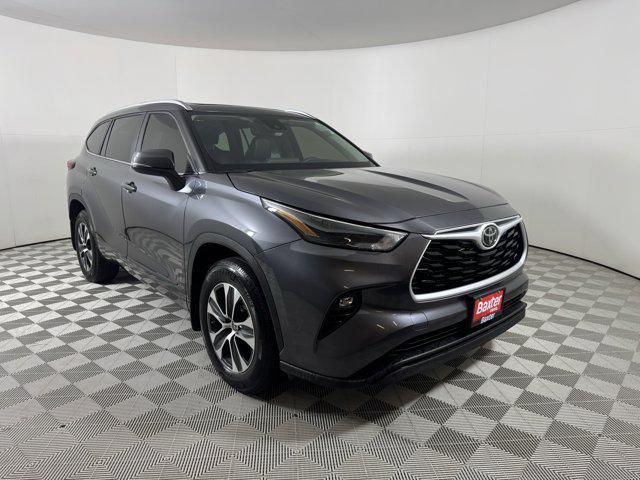 used 2023 Toyota Highlander car, priced at $39,000