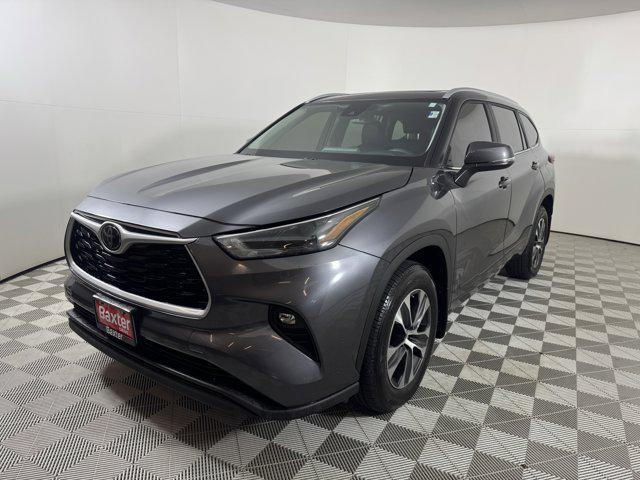 used 2023 Toyota Highlander car, priced at $39,000