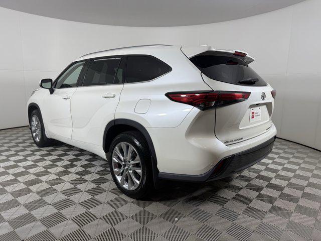 used 2021 Toyota Highlander car, priced at $40,000