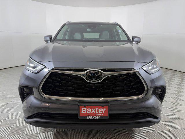 used 2022 Toyota Highlander car, priced at $44,500