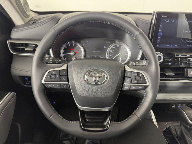 used 2022 Toyota Highlander car, priced at $44,500