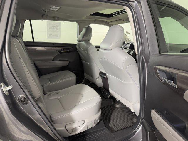 used 2022 Toyota Highlander car, priced at $44,500