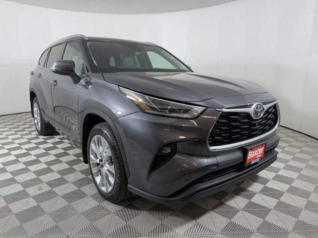 used 2022 Toyota Highlander car, priced at $44,500