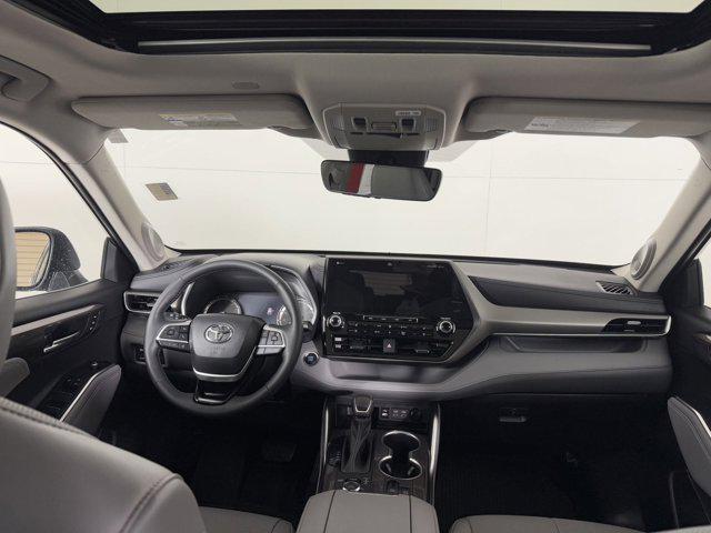 used 2022 Toyota Highlander car, priced at $44,500