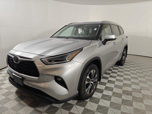 used 2021 Toyota Highlander car, priced at $34,500