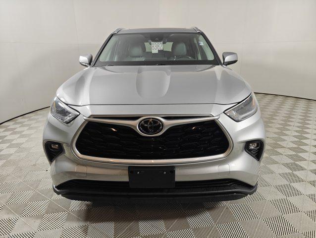 used 2021 Toyota Highlander car, priced at $34,500