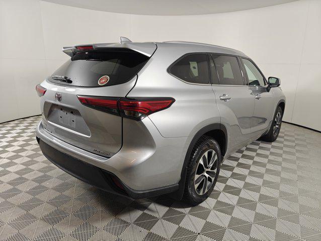 used 2021 Toyota Highlander car, priced at $34,500