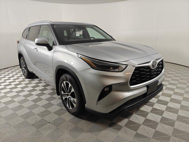 used 2021 Toyota Highlander car, priced at $34,500