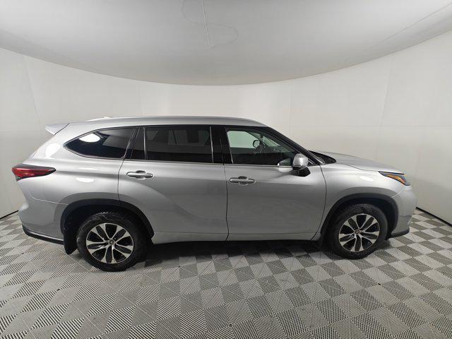 used 2021 Toyota Highlander car, priced at $34,500