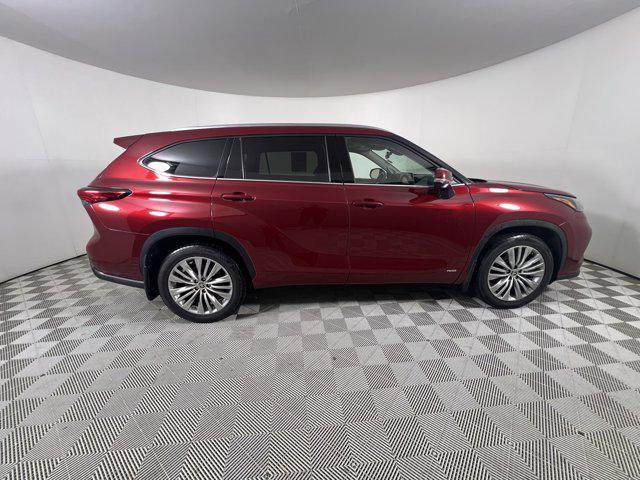 used 2022 Toyota Highlander Hybrid car, priced at $45,900