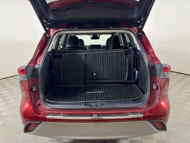 used 2022 Toyota Highlander Hybrid car, priced at $45,900