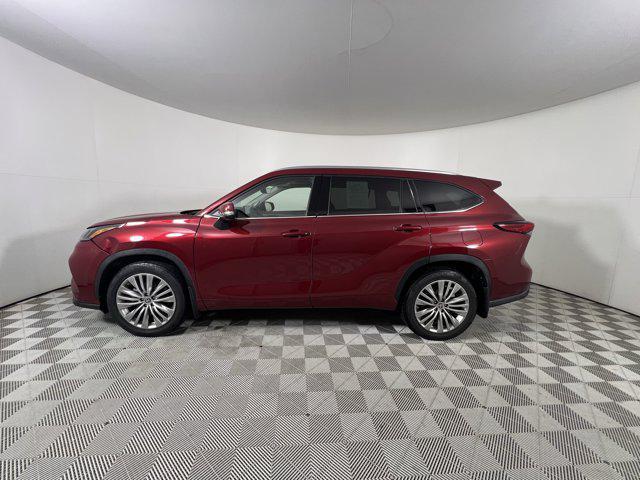 used 2022 Toyota Highlander Hybrid car, priced at $45,900