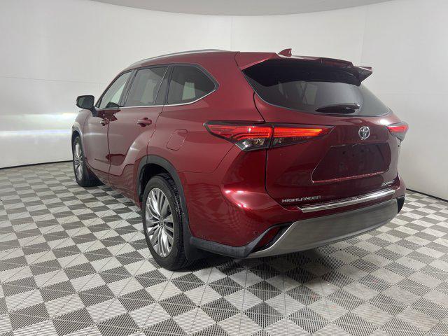 used 2022 Toyota Highlander Hybrid car, priced at $45,900