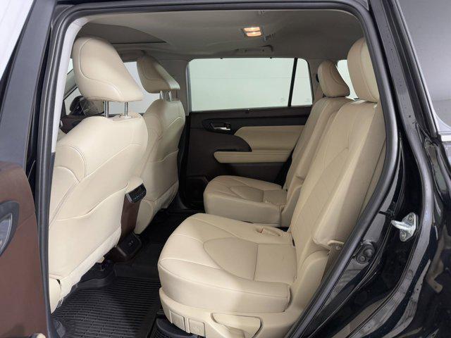 used 2021 Toyota Highlander Hybrid car, priced at $39,000