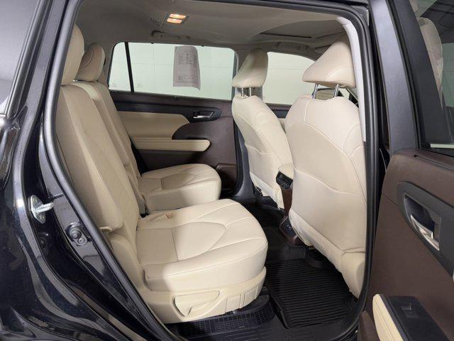 used 2021 Toyota Highlander Hybrid car, priced at $39,000