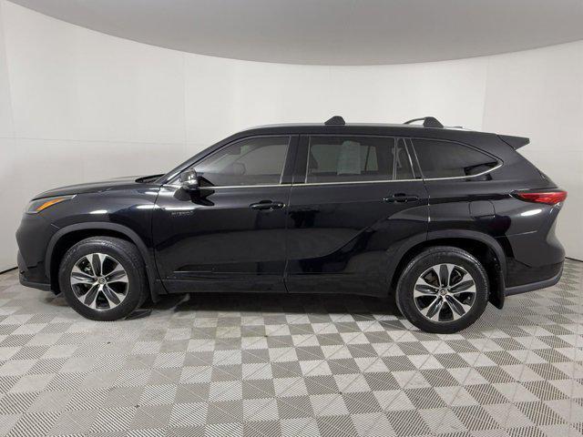 used 2021 Toyota Highlander Hybrid car, priced at $39,000