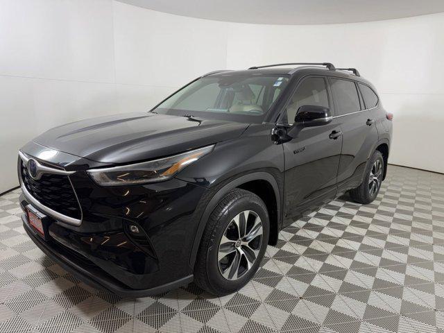 used 2021 Toyota Highlander Hybrid car, priced at $39,000