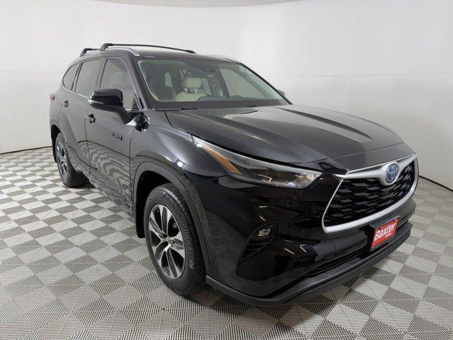 used 2021 Toyota Highlander Hybrid car, priced at $39,000