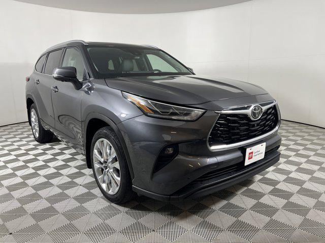 used 2023 Toyota Highlander car, priced at $44,500