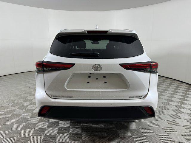 used 2022 Toyota Highlander car, priced at $39,900
