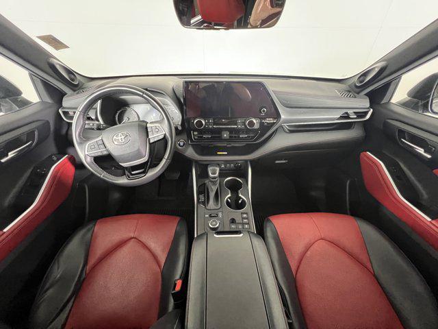 used 2023 Toyota Highlander car, priced at $38,900