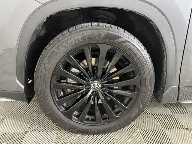 used 2023 Toyota Highlander car, priced at $38,900