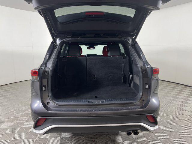 used 2023 Toyota Highlander car, priced at $38,900