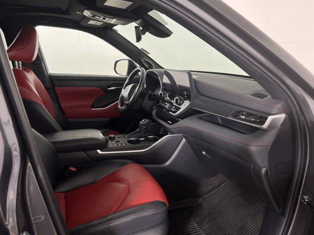 used 2023 Toyota Highlander car, priced at $38,900
