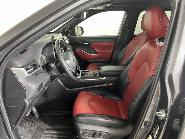 used 2023 Toyota Highlander car, priced at $38,900