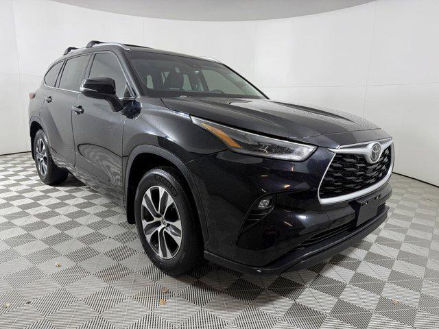 used 2021 Toyota Highlander car, priced at $39,000