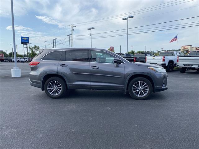 used 2018 Toyota Highlander car, priced at $22,900