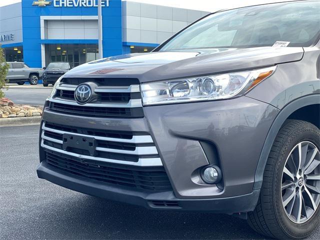 used 2018 Toyota Highlander car, priced at $22,900