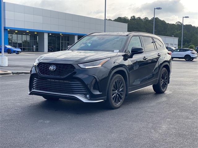 used 2023 Toyota Highlander car, priced at $40,900