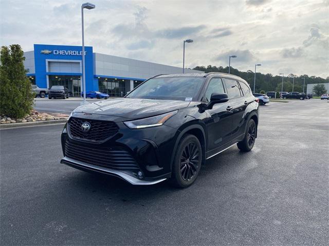 used 2023 Toyota Highlander car, priced at $40,900