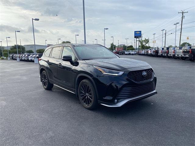 used 2023 Toyota Highlander car, priced at $40,900