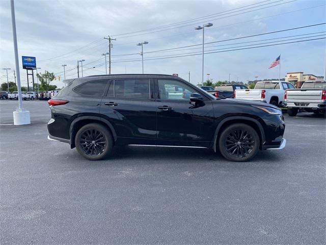 used 2023 Toyota Highlander car, priced at $40,900