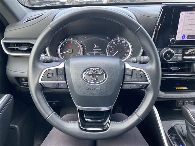 used 2023 Toyota Highlander car, priced at $40,900