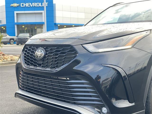used 2023 Toyota Highlander car, priced at $40,900