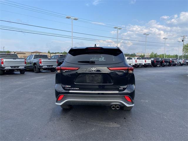 used 2023 Toyota Highlander car, priced at $40,900