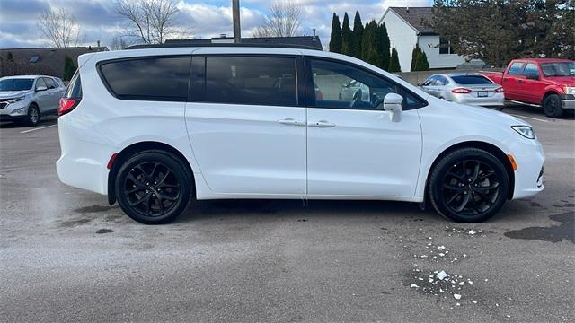 used 2021 Chrysler Pacifica car, priced at $33,300