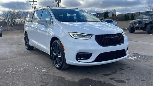 used 2021 Chrysler Pacifica car, priced at $33,300