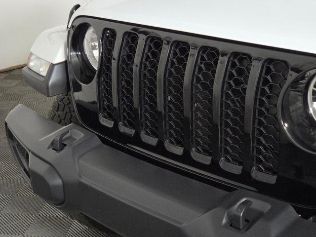 used 2022 Jeep Gladiator car, priced at $35,075