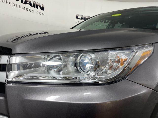 used 2019 Toyota Highlander Hybrid car, priced at $30,535